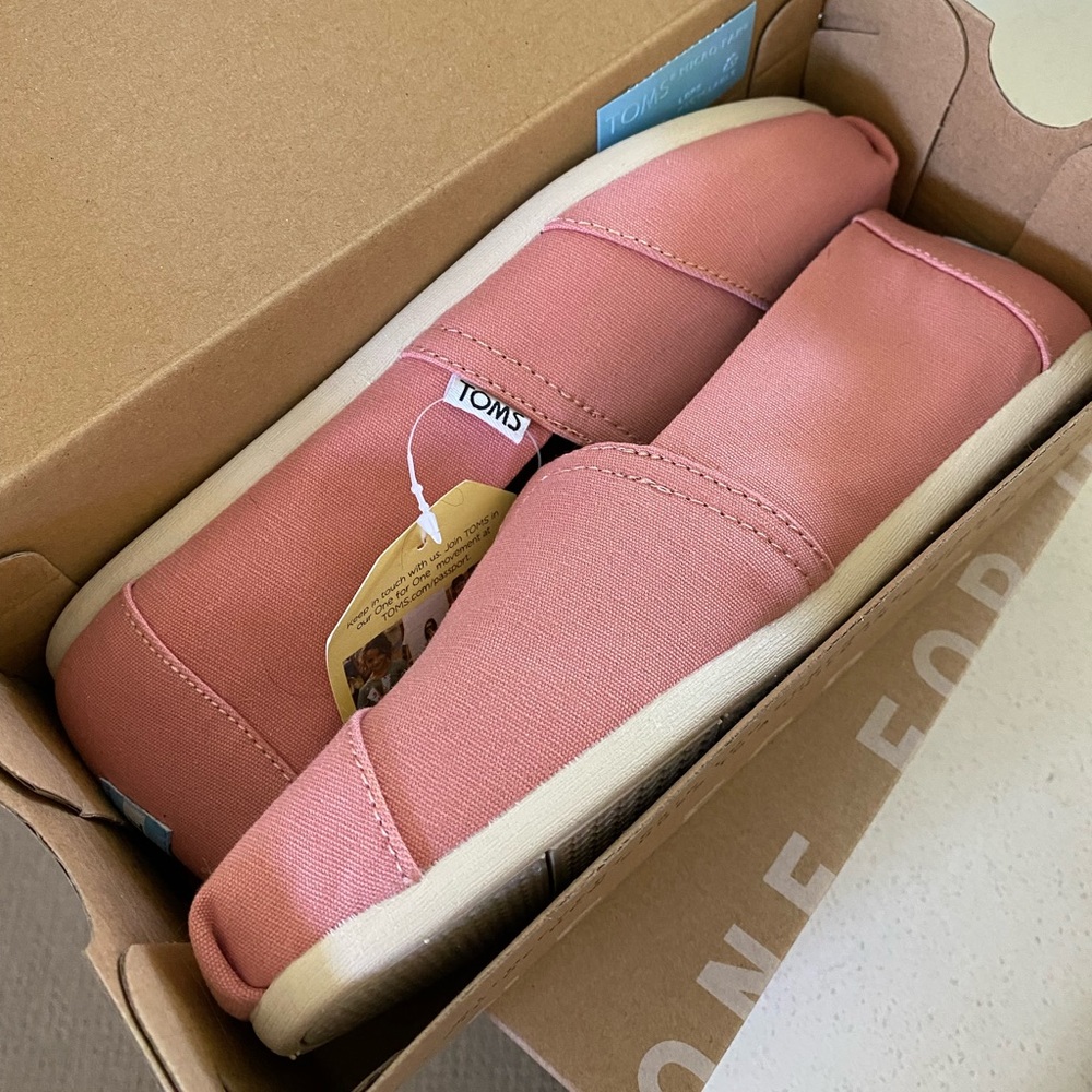 Toms Classic Canyon Clay Canvas NIB Size 7
